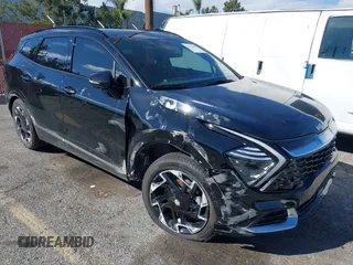 2025 Kia Sportage SX-Prestige z VIN 5XYK53DF4SG236173, wystawiony jako IAAI lot #41626645 z przebiegiem 6 739 mil mil oraz . Historia ofert i sprzedaży dostępna na DreamBid. Obrazek 1.