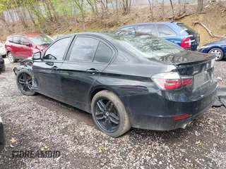 2013 BMW 3 Series 328i xDrive z VIN WBA3B3C5XDF532307, wystawiony jako IAAI lot #42192872 z przebiegiem 177 499 mil mil oraz . Historia ofert i sprzedaży dostępna na DreamBid. Obrazek 3.