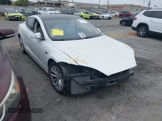 2017 Tesla Model S 100D z VIN 5YJSA1E21HF234179, wystawiony jako IAAI lot #42248453 z przebiegiem 75 024 mil mil oraz . Historia ofert i sprzedaży dostępna na DreamBid. Obrazek 1.