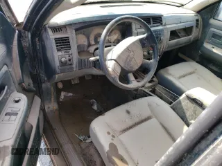 2008 Dodge Dakota z VIN 1D7HW32K58S571930, wystawiony jako Copart lot #69245074 z przebiegiem Nie podano mil oraz Szkoda całkowita • Salvage title. Historia ofert i sprzedaży dostępna na DreamBid. Obrazek 8.