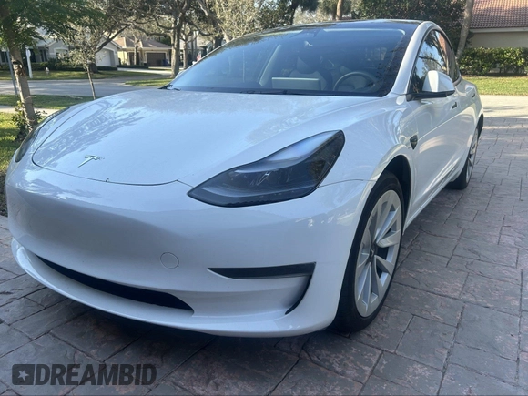 2023 Tesla Model 3 z VIN 5YJ3E1EA4PF555051, wystawiony jako IAAI lot #41500331 z przebiegiem 11 810 mil mil oraz . Historia ofert i sprzedaży dostępna na DreamBid. Obrazek 2.