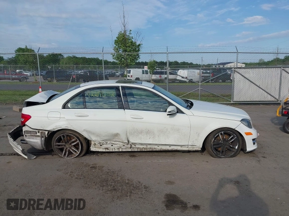 2012 Mercedes-Benz C 300 Sport с VIN WDDGF8BB0CR198952, выставлен на аукционе IAAI как лот 42217652 с пробегом 138 919 миль миль и . История ставок и продаж доступна на DreamBid. Изображение 13.