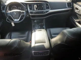 2018 Toyota Highlander SE z VIN 5TDJZRFH6JS553195, wystawiony jako Copart lot #48784505 z przebiegiem 129 674 mil mil oraz Tytuł czysty. Historia ofert i sprzedaży dostępna na DreamBid. Obrazek 8.