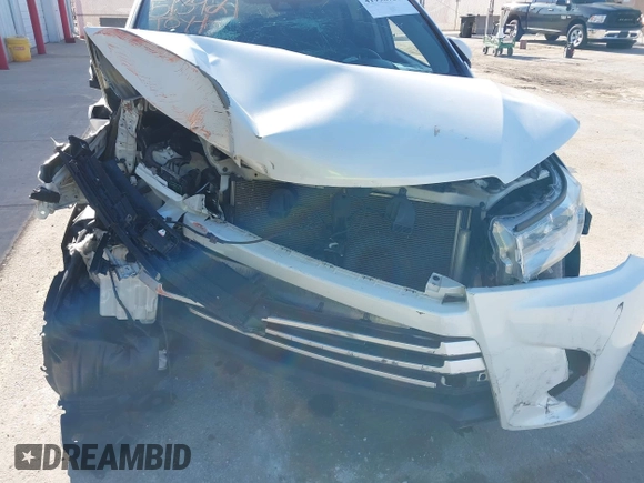 2019 Toyota Highlander SE with VIN 5TDJZRFH4KS568084, listed as a IAAI auction lot 41996726 with 88,892 mi miles and . Bid and sale history available at DreamBid. Image 6.