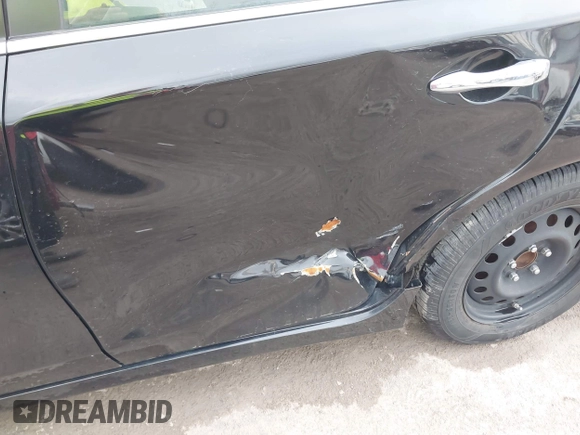 2015 Nissan Altima 2.5 SV with VIN 1N4AL3AP7FC582717, listed as a IAAI auction lot 42073631 with 137,788 mi miles. Bid and sale history available at carsss.com. Image 6.