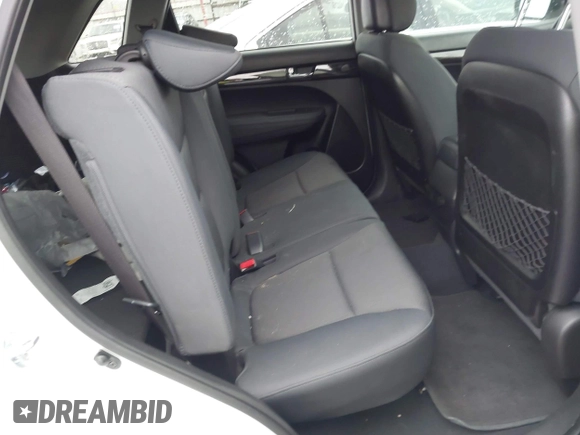 2012 Kia Sorento LX z VIN 5XYKTCA68CG268717, wystawiony jako IAAI lot #42373058 z przebiegiem 171 790 mil mil oraz . Historia ofert i sprzedaży dostępna na DreamBid. Obrazek 8.