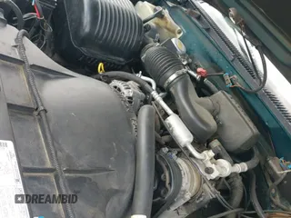 1996 Chevrolet Silverado 1500 z VIN 1GCEK14W3TZ121075, wystawiony jako IAAI lot #42569950 z przebiegiem 124 486 mil mil oraz . Historia ofert i sprzedaży dostępna na DreamBid. Obrazek 12.