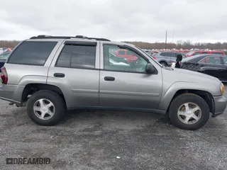 2006 Chevrolet TrailBlazer LS with VIN 1GNDS13S562137938, listed as a IAAI auction lot 41908826 with 225,928 mi miles. Bid and sale history available at carsss.com. Image 13.