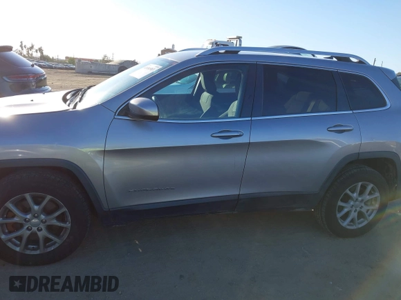 2016 Jeep Cherokee Latitude with VIN 1C4PJMCBXGW118161, listed as a IAAI auction lot 41686583 with 183,431 mi miles. Bid and sale history available at carsss.com. Image 14.