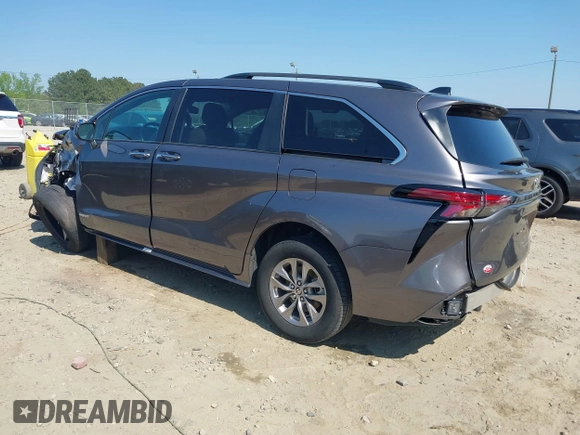 2021 Toyota Sienna XLE z VIN 5TDYRKEC0MS007394, wystawiony jako IAAI lot #42080004 z przebiegiem 75 553 mil mil oraz . Historia ofert i sprzedaży dostępna na DreamBid. Obrazek 3.
