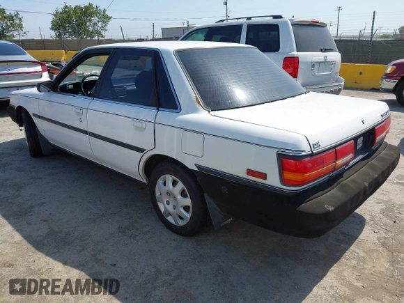1990 Toyota Camry z VIN JT2SV21E9L0352085, wystawiony jako IAAI lot #42419588 z przebiegiem 138 425 mil mil oraz . Historia ofert i sprzedaży dostępna na DreamBid. Obrazek 3.