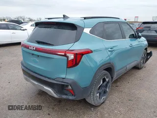 2024 Kia Seltos EX z VIN KNDER2AA5R7473573, wystawiony jako IAAI lot #41906243 z przebiegiem 39 672 mil mil oraz . Historia ofert i sprzedaży dostępna na DreamBid. Obrazek 4.