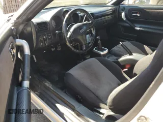 2000 Toyota MR2 z VIN JTDFR3203Y0012749, wystawiony jako Copart lot #67755424 z przebiegiem 160 195 mil mil oraz Szkody całkowita. Historia ofert i sprzedaży dostępna na DreamBid. Obrazek 8.