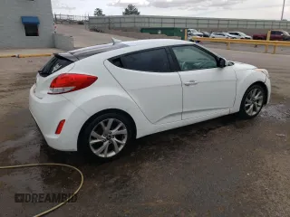 2016 Hyundai Veloster z VIN KMHTC6AD5GU266122, wystawiony jako Copart lot #55153085 z przebiegiem 100 068 mil mil oraz Czysty tytuł • Clean title. Historia ofert i sprzedaży dostępna na DreamBid. Obrazek 3.