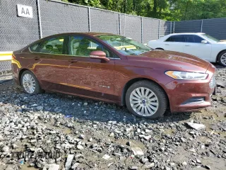 2016 Ford Fusion SE Hybrid z VIN 3FA6P0LU5GR377735, wystawiony jako Copart lot #58791955 z przebiegiem 135 798 mil mil oraz Szkoda całkowita • Salvage title. Historia ofert i sprzedaży dostępna na DreamBid. Obrazek 4.