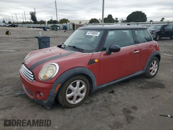 2008 MINI Hardtop with VIN WMWMF33548TT66639, listed as a Copart auction lot 42740655 with 135,084 mi miles and Clean Title. Bid and sale history available at DreamBid. Image 1.