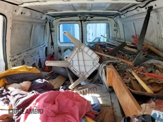 2000 Ford Econoline Cargo z VIN 1FTRE14L2YHB70344, wystawiony jako Copart lot #87704865 z przebiegiem 179 233 mil mil oraz Nie do naprawy. Historia ofert i sprzedaży dostępna na DreamBid. Obrazek 10.