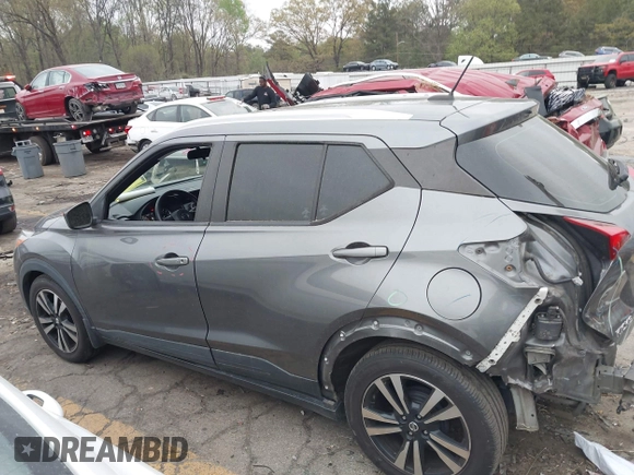 2020 Nissan Kicks SV z VIN 3N1CP5CV9LL519118, wystawiony jako IAAI lot #41899493 z przebiegiem 105 857 mil mil oraz . Historia ofert i sprzedaży dostępna na DreamBid. Obrazek 14.