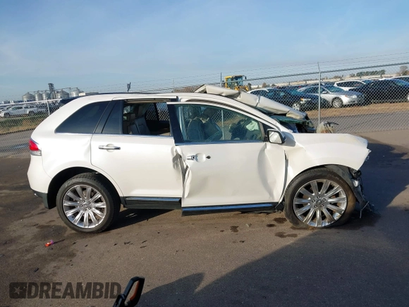 2014 Lincoln MKX with VIN 2LMDJ8JK4EBL10770, listed as a IAAI auction lot 40694091 with 106,354 mi miles. Bid and sale history available at carsss.com. Image 13.
