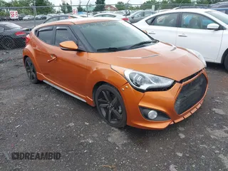 2013 Hyundai Veloster Turbo z VIN KMHTC6AE3DU124744, wystawiony jako IAAI lot #42242242 z przebiegiem 115 757 mil mil oraz . Historia ofert i sprzedaży dostępna na DreamBid. Obrazek 1.