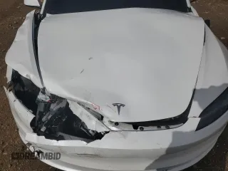 2025 Tesla Model 3 Long Range z VIN 5YJ3E1EA0SF903551, wystawiony jako Copart lot #49811045 z przebiegiem Nie podano mil oraz Szkoda całkowita • Salvage title. Historia ofert i sprzedaży dostępna na DreamBid. Obrazek 13.