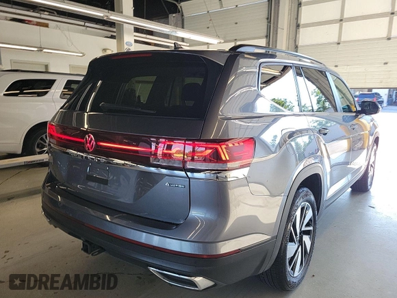 2024 Volkswagen Atlas SE with VIN 1V2HR2CA8RC579421, listed as a IAAI auction lot 42850666 with 18,926 mi miles and . Bid and sale history available at DreamBid. Image 1.