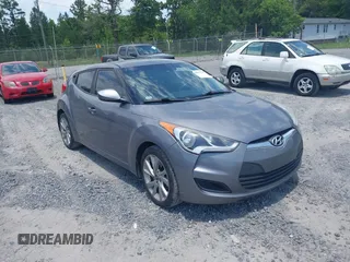 2016 Hyundai Veloster z VIN KMHTC6AD5GU288315, wystawiony jako IAAI lot #42348717 z przebiegiem 142 075 mil mil oraz . Historia ofert i sprzedaży dostępna na DreamBid. Obrazek 1.