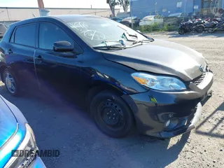 2011 Toyota Matrix z VIN 2T1KU4EEXBC677963, wystawiony jako IAAI lot #42128350 z przebiegiem 38 590 mil mil oraz . Historia ofert i sprzedaży dostępna na DreamBid. Obrazek 1.