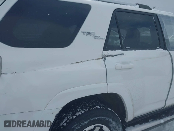 2018 Toyota 4Runner SR5 with VIN JTEBU5JR9J5519118, listed as a IAAI auction lot 41622686 with 92,178 mi miles. Bid and sale history available at carsss.com. Image 6.