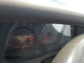 2000 Mercury Grand Marquis LS z VIN 2MEFM75W9YX660599, wystawiony jako Copart lot #52620225 z przebiegiem 88 726 mil mil oraz Szkoda całkowita • Salvage title. Historia ofert i sprzedaży dostępna na DreamBid. Obrazek 9.