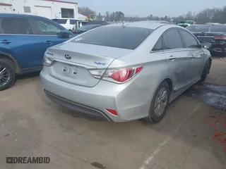 2015 Hyundai Sonata Hybrid Limited with VIN KMHEC4A46FA137237, listed as a IAAI auction lot 41478749 with 125,405 mi miles. Bid and sale history available at carsss.com. Image 4.