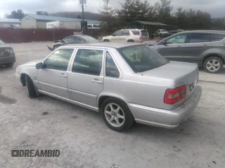 1999 Volvo S70 z VIN YV1LS55A3X1598346, wystawiony jako IAAI lot #35803246 z przebiegiem 215 097 mil mil oraz . Historia ofert i sprzedaży dostępna na DreamBid. Obrazek 3.