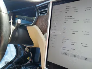 2016 Tesla Model S 90D z VIN 5YJSA1E40GF172712, wystawiony jako Copart lot #63698725 z przebiegiem 99 405 mil mil oraz Szkoda całkowita • Salvage title. Historia ofert i sprzedaży dostępna na DreamBid. Obrazek 9.