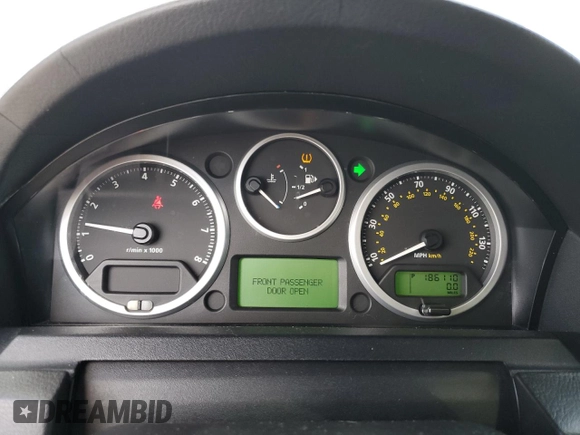 2008 Land Rover LR3 SE with VIN SALAE25468A445130, listed as a Copart auction lot 60606215 with 186,110 mi miles and Clean title. Bid and sale history available at DreamBid. Image 9.