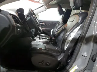 2019 Jeep Cherokee Latitude Plus with VIN 1C4PJMLB2KD368904, listed as a Copart auction lot 56776975 with 90,861 mi miles and Salvage title. Bid and sale history available at DreamBid. Image 7.