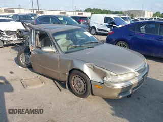 1997 Mazda 626 z VIN 1YVGE22C8V5614835, wystawiony jako IAAI lot #42280175 z przebiegiem 283 647 mil mil oraz . Historia ofert i sprzedaży dostępna na DreamBid. Obrazek 1.