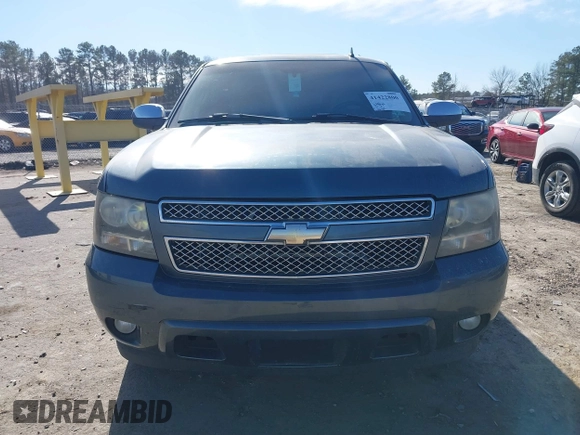 2008 Chevrolet Suburban LTZ z VIN 1GNFC160X8R173120, wystawiony jako IAAI lot #41422800 z przebiegiem 240 167 mil mil oraz . Historia ofert i sprzedaży dostępna na DreamBid. Obrazek 12.