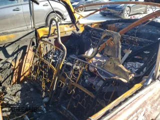 1971 Volkswagen Beetle z VIN 1512937631, wystawiony jako Copart lot #50244265 z przebiegiem Nie podano mil oraz Czysty tytuł • Clean title. Historia ofert i sprzedaży dostępna na DreamBid. Obrazek 10.