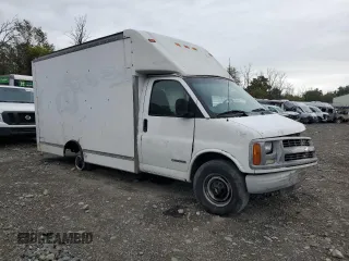 2002 Chevrolet Express Commercial E23 with VIN 1GBHG31R021196049, listed as a Copart auction lot 71881934 with Not Provided miles and Salvage Title. Bid and sale history available at carsss.com. Image 4.