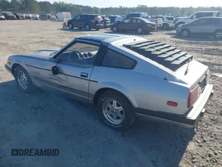 1983 Datsun 280ZX z VIN JN1HZ04S3DX562060, wystawiony jako IAAI lot #42063701 z przebiegiem 35 754 mil mil oraz . Historia ofert i sprzedaży dostępna na DreamBid. Obrazek 3.