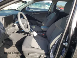 2025 Kia Niro LX with VIN KNDCP3LE3S5215136, listed as a Copart auction lot 43870085 with 3,981 mi miles and Salvage Title. Bid and sale history available at carsss.com. Image 7.