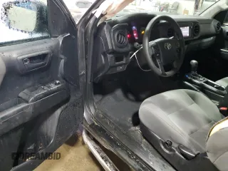 2018 Toyota Tacoma SR z VIN 5TFSX5EN1JX058679, wystawiony jako Copart lot #45236605 z przebiegiem 106 306 mil mil oraz Szkoda całkowita • Salvage title. Historia ofert i sprzedaży dostępna na DreamBid. Obrazek 8.