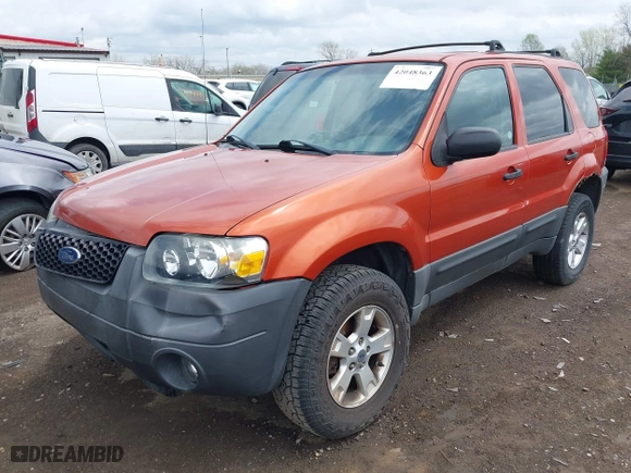 2006 Ford Escape XLT with VIN 1FMYU03126KA17323, listed as a IAAI auction lot 42048363 with 119,296 mi miles. Bid and sale history available at carsss.com. Image 2.