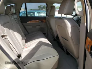 2011 Lincoln MKX z VIN 2LMDJ6JK9BBJ12766, wystawiony jako Copart lot #57494185 z przebiegiem 101 379 mil mil oraz Szkoda całkowita • Salvage title. Historia ofert i sprzedaży dostępna na DreamBid. Obrazek 11.