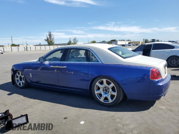 2015 Rolls-Royce Ghost z VIN SCA664S55FUX53413, wystawiony jako Copart lot #50022965 z przebiegiem Nie podano mil oraz Szkody całkowita. Historia ofert i sprzedaży dostępna na DreamBid. Obrazek 2.