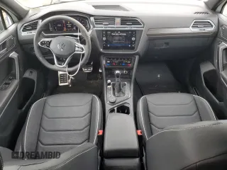 2024 Volkswagen Tiguan SEL R-Line z VIN 3VV4B7AX3RM141320, wystawiony jako Copart lot #55606335 z przebiegiem 9 347 mil mil oraz Szkoda całkowita • Salvage title. Historia ofert i sprzedaży dostępna na DreamBid. Obrazek 8.