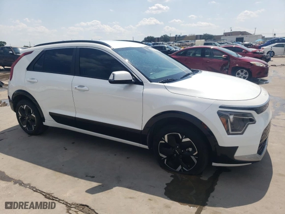 2023 Kia Niro EV Wind with VIN KNDCR3L13P5016327, listed as a Copart auction lot 62726464 with 16,157 mi miles and Clean Title. Bid and sale history available at carsss.com. Image 4.