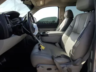 2010 Chevrolet Silverado 1500 LT with VIN 3GCRCSE08AG232099, listed as a Copart auction lot 47605695 with 209,796 mi miles and Salvage Title. Bid and sale history available at carsss.com. Image 7.
