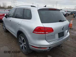 2017 Volkswagen Touareg Wolfsburg Edition с VIN WVGRF7BP3HD004486, выставлен на аукционе IAAI как лот 41759564 с пробегом 90 722 миль миль и . История ставок и продаж доступна на DreamBid. Изображение 3.