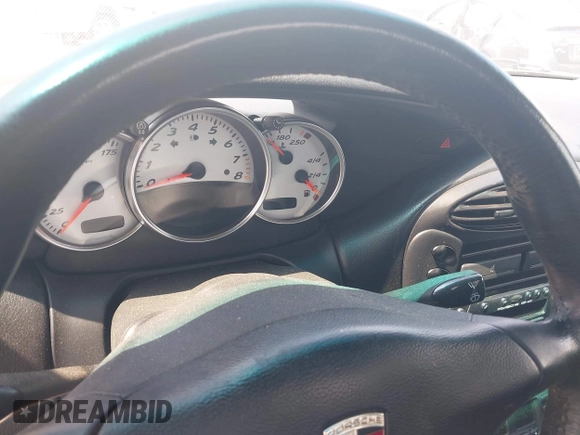 2002 Porsche Boxster S z VIN WP0CB29842U663272, wystawiony jako IAAI lot #42604562 z przebiegiem 68 927 mil mil oraz . Historia ofert i sprzedaży dostępna na DreamBid. Obrazek 7.